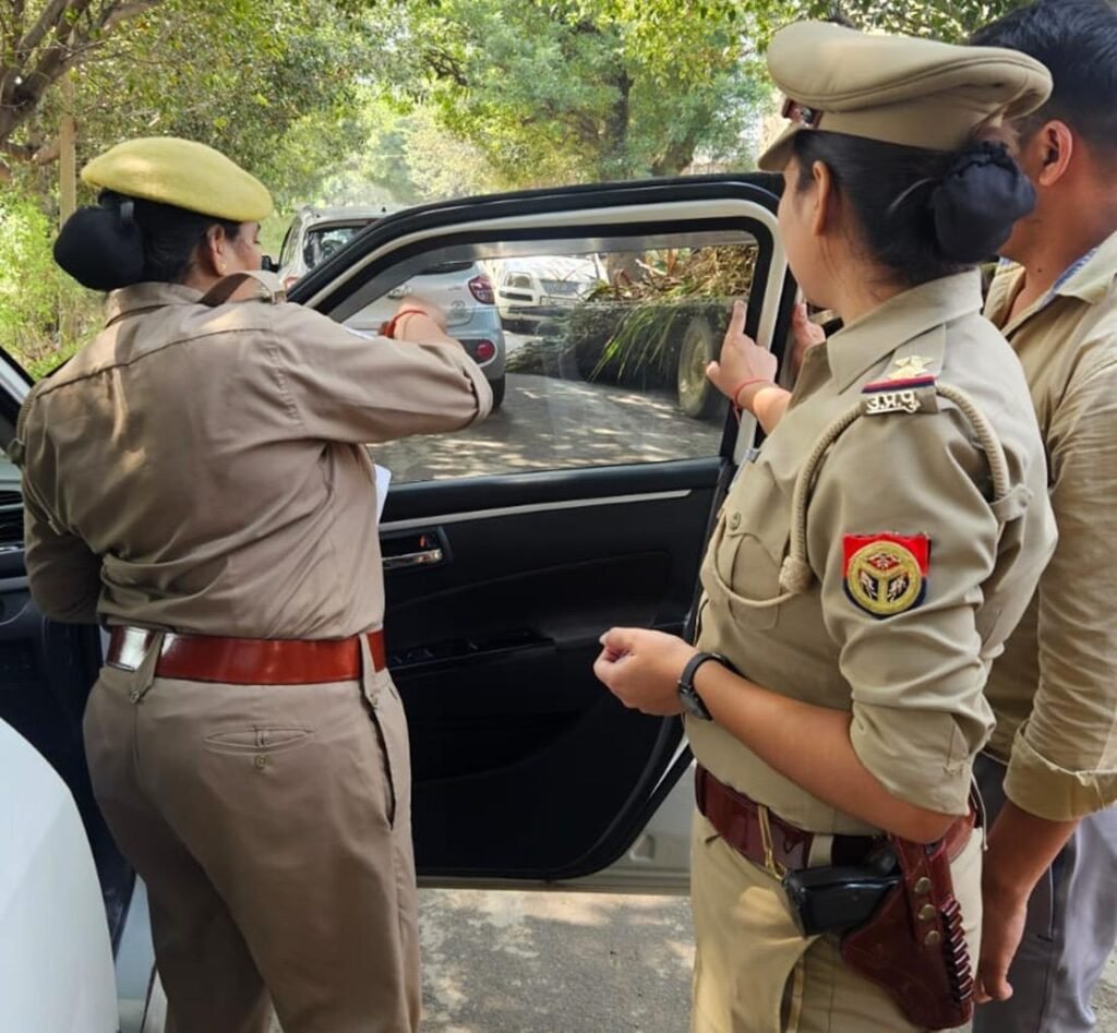 Mission Shakti 5.0: यूपी पुलिस ने 9 हजार से अधिक वाहनों से हटाई काली फिल्म