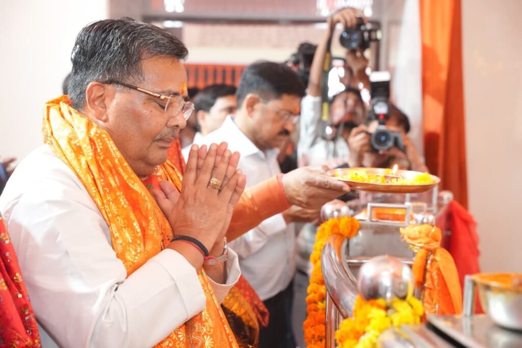 UP News: महर्षि वाल्मीकि जयंती पर जयवीर सिंह ने किया अखंड रामायण पाठ का शुभारंभ