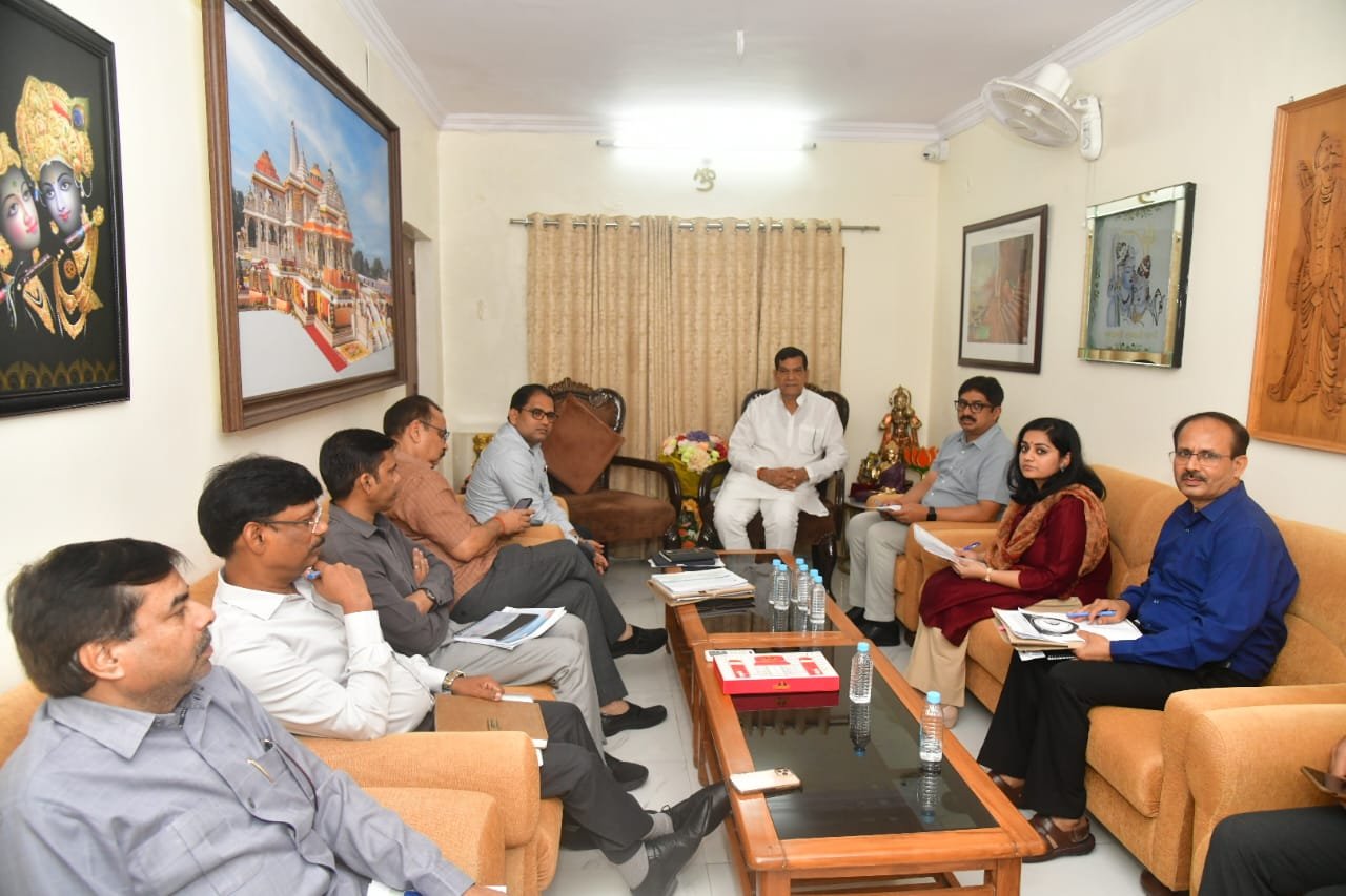 UP Chhath Puja 2025: मंत्री एके शर्मा ने की समीक्षा बैठक, दिए आवश्यक दिशा-निर्देश