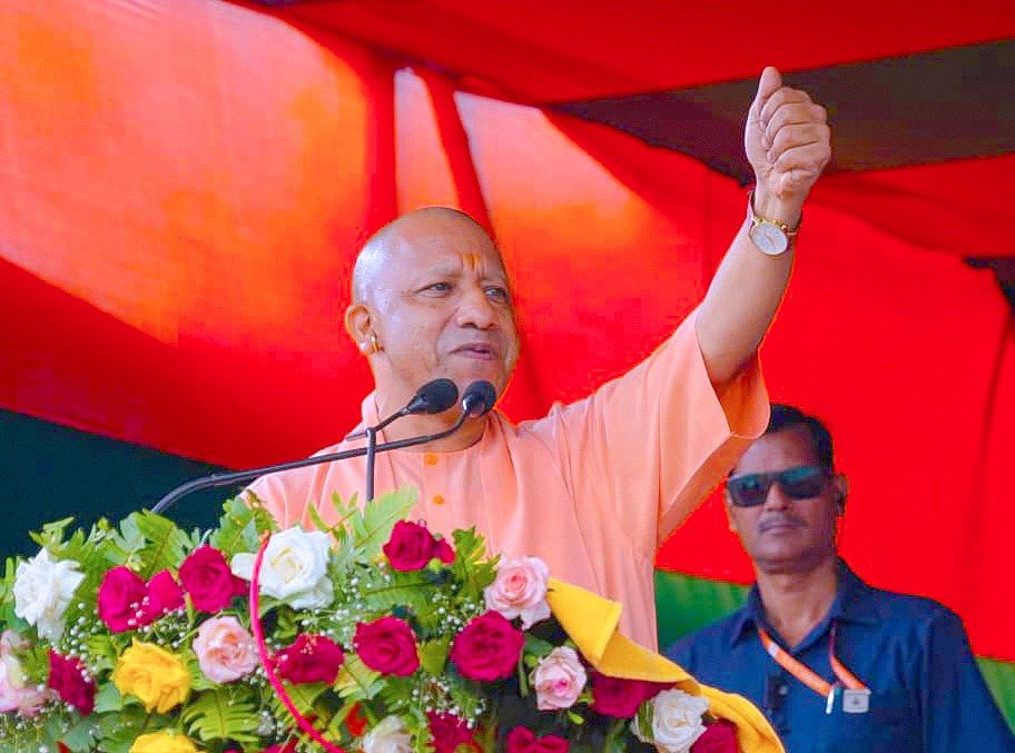 UP News: सीएम योगी सौंपेंगे माफिया से खाली कराई गई जमीन पर बने फ्लैट की चाबी