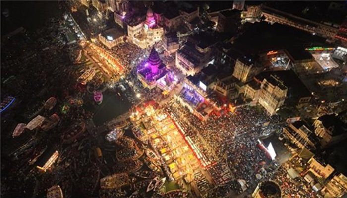 Varanasi: देव दीपावली से पहले काशी में हेलिकॉप्टर सेवा, आसमान से दिखेंगे घाट