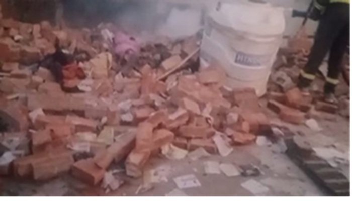 Sultanpur: जोरदार धमाके के साथ उड़ी घर की छत,12 गंभीर रूप से घायल