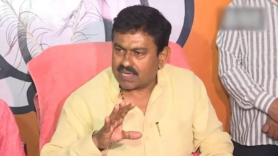 UP: Ajay Mishra Teni व उनके बेटे पर मुकदमा दर्ज, SC के आदेश पर हुई FIR