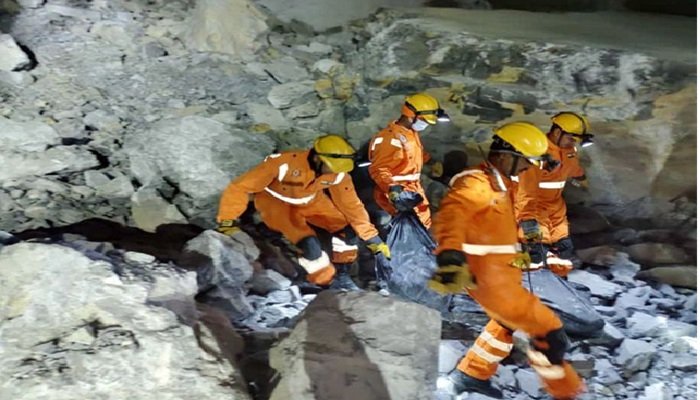 सोनभद्र खदान हादसा: मलबे से बरामद हुए चार और मजदूरों के शव, मृतकों की संख्या हुई पांच