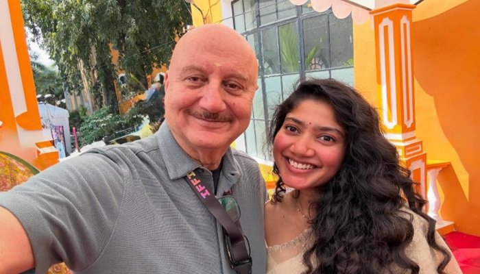 अनुपम खेर ने शेयर की साई पल्लवी के साथ तस्वीर, फिल्म 'रामायण' के लिए दी शुभकामनाएं