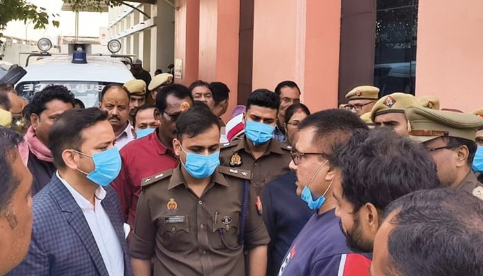 भदोही में कालीन फैक्ट्री में गैस लीक होने से तीन मैकेनिकों की मौत, पुलिस ने शुरू की जांच