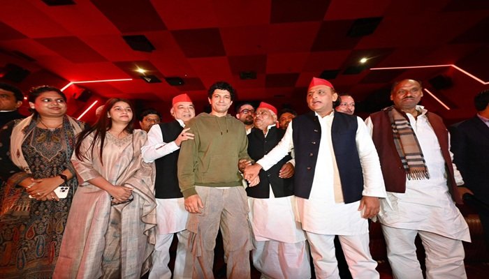 लखनऊ में अखिलेश ने फरहान के साथ देखी '120 बहादुर', SIR को लेकर BJP-ECI पर लगाया गंभीर आरोप