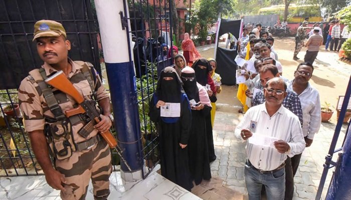 बिहार में पहले फेज में 121 सीटों पर 60.25 फीसदी वोटिंग, जानें अब तक के बड़े अपडेट्स