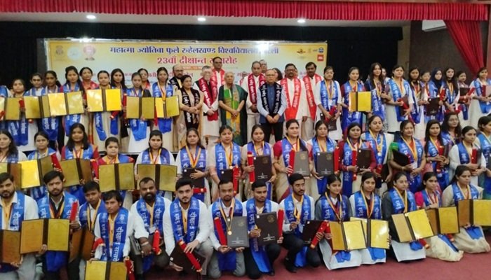 रुहेलखंड विश्वविद्यालय का 23वां दीक्षांत समारोह, राज्यपाल ने मेधावी स्‍टूडेंट्स को दिए गोल्ड मेडल