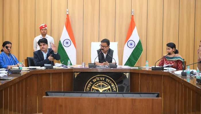 बरेली में SIR अभियान पर DM का फोकस, समीक्षा बैठक में अधिकारियों को चेताया