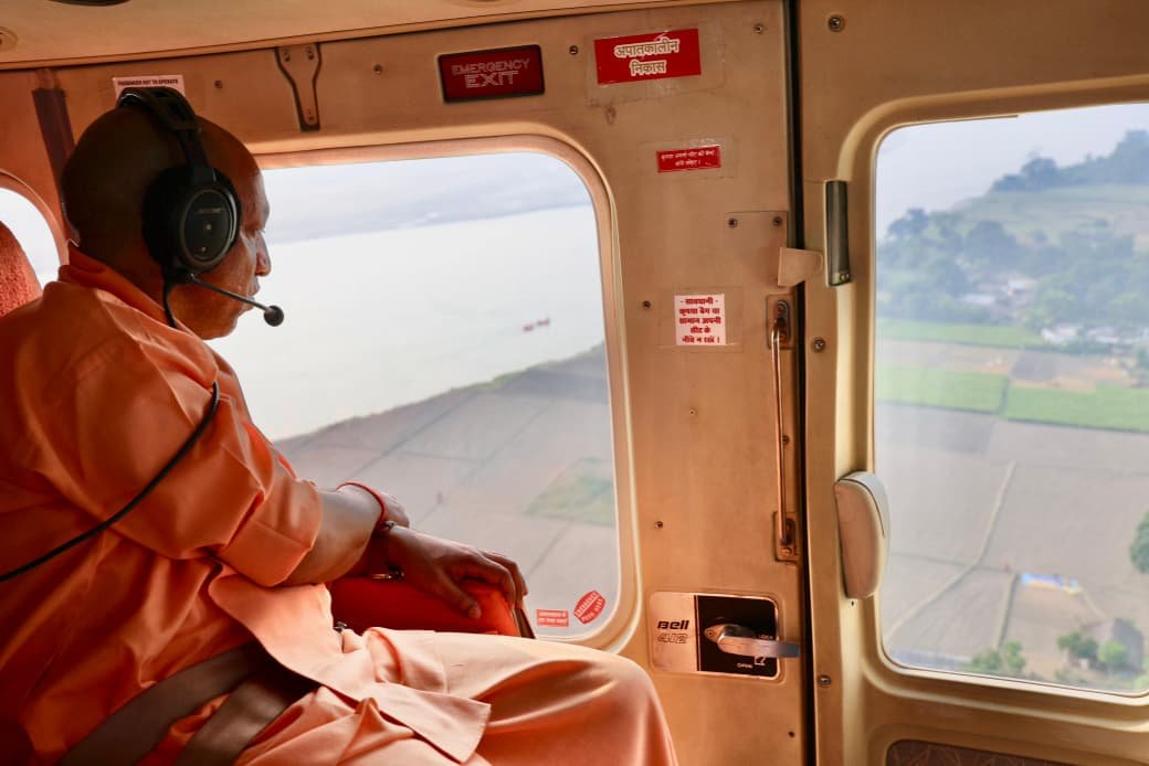 CM Yogi ने दिए एक माह में भरथापुर के पीड़ित परिवारों को विस्थापित करने के दिए निर्देश