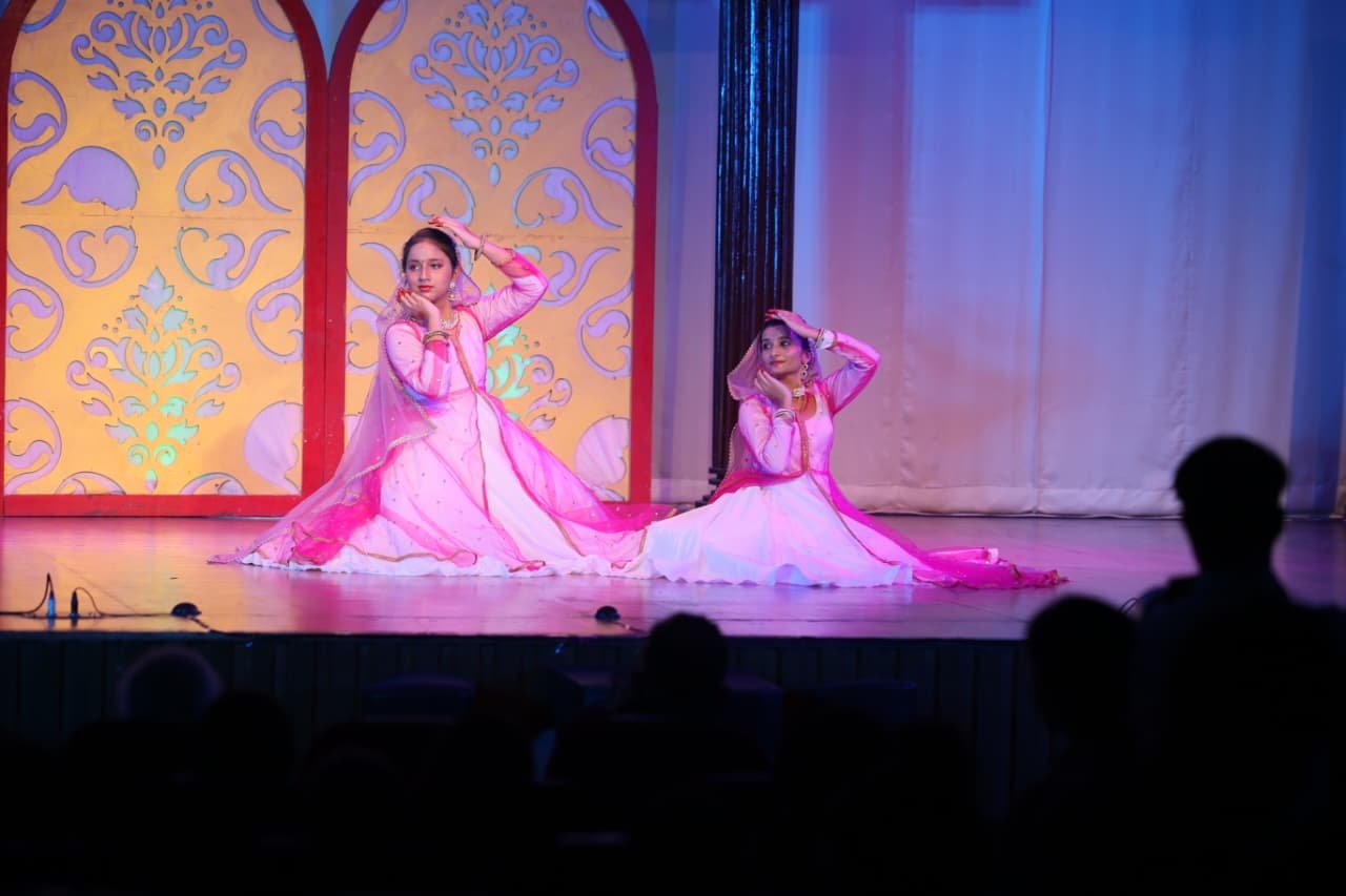 SRMS Bareilly: कथक के भावों में पिरोया रंजिश ही सही का दर्द