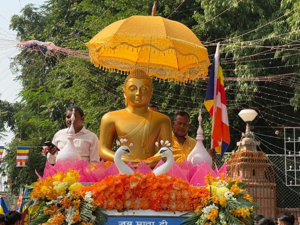 Sarnath में निकली भगवान बुद्ध की शोभायात्रा, हजारों बौद्ध अनुयायी हुए शामिल