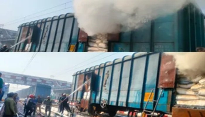 Bareilly: मालगाड़ी के डिब्बे में आग, मची अफरातफरी