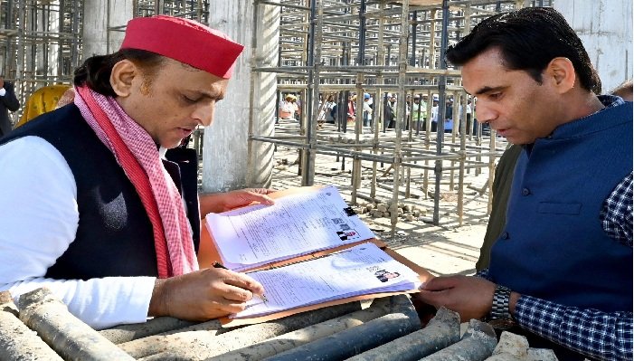 Akhilesh Yadav on SIR: सपा मुखिया ने भरा SIR फार्म, सरकार पर भी कसा तंज