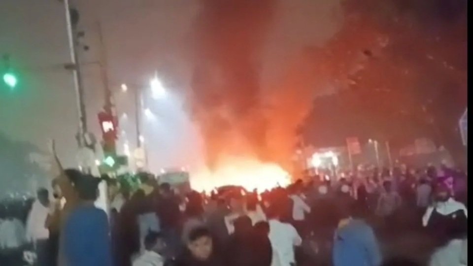 Delhi Blast: सोमवार की शाम अचानक आई तेज आवाज, चारों ओर आग और धुआं...