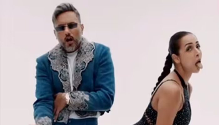 Malaika Arora: 52 की उम्र में अश्लील डांस पर ट्रोल हुईं एक्ट्रेस, म्यूजिक वीडियो के बोल पर भी उठे सवाल