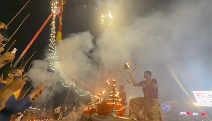 Dev Deepawali 2025: दीपों की रोशनी से नहाएंगे गंगा के घाट, भारतीय महिला क्रिकेट टीम को समर्पित होगी महाआरती