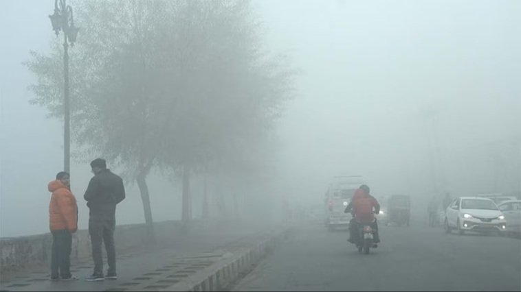 UP Weather: इस दिन से यूपी में होगी शीतलहर की Entry, जानें मौसम का हाल