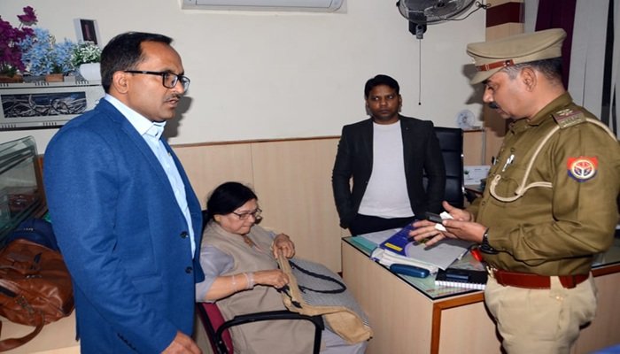 PNB मैनेजर की सूझ-बूझ से करोड़ों की ठगी का शिकार होने से बची बुजुर्ग महिला