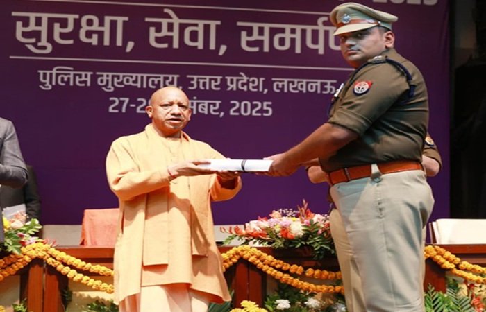 उत्कृष्ट सेवा पदक से सम्‍मानित हुए बरेली एसएसपी अनुराग आर्य, CM योगी ने की शांति-व्यवस्था में योगदान की सराहना