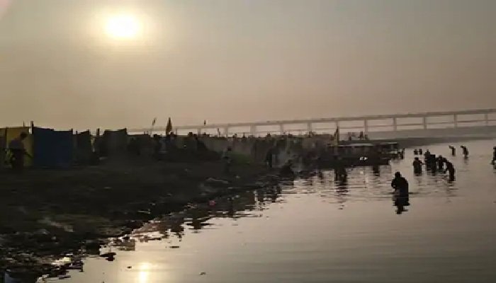 अश्विन पूर्णिमा पर बरेली की रामगंगा नदी में श्रद्धालुओं ने लगाई आस्‍था की डुबकी