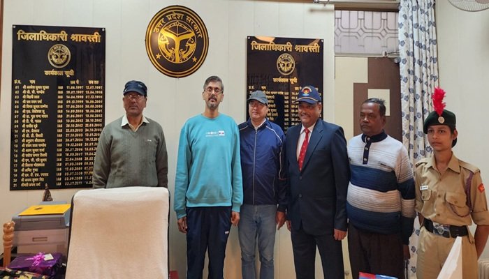 सशस्त्र सेना झंडा दिवस पर ज्‍यादा से ज्‍यादा धनराशि देकर करें आर्थिक सहयोग: डीएम