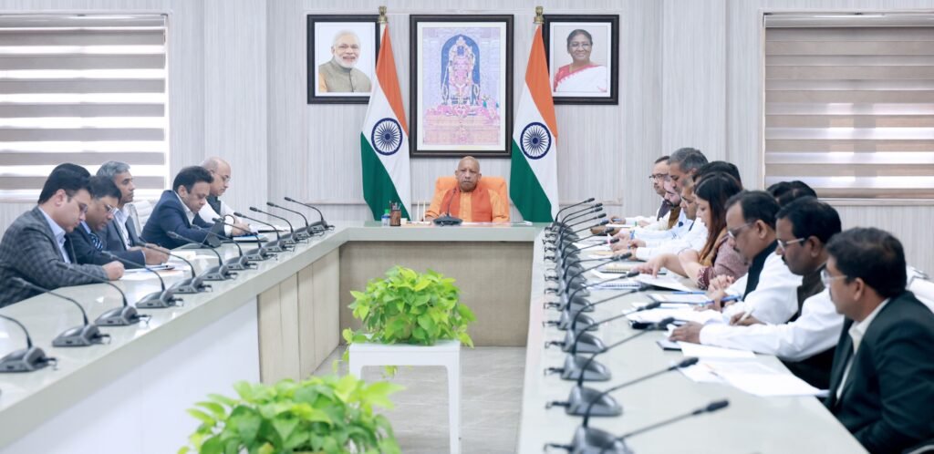 बोले CM Yogi- क्रय केंद्र पर आने वाले हर अन्नदाता किसान का खरीदा जाए धान