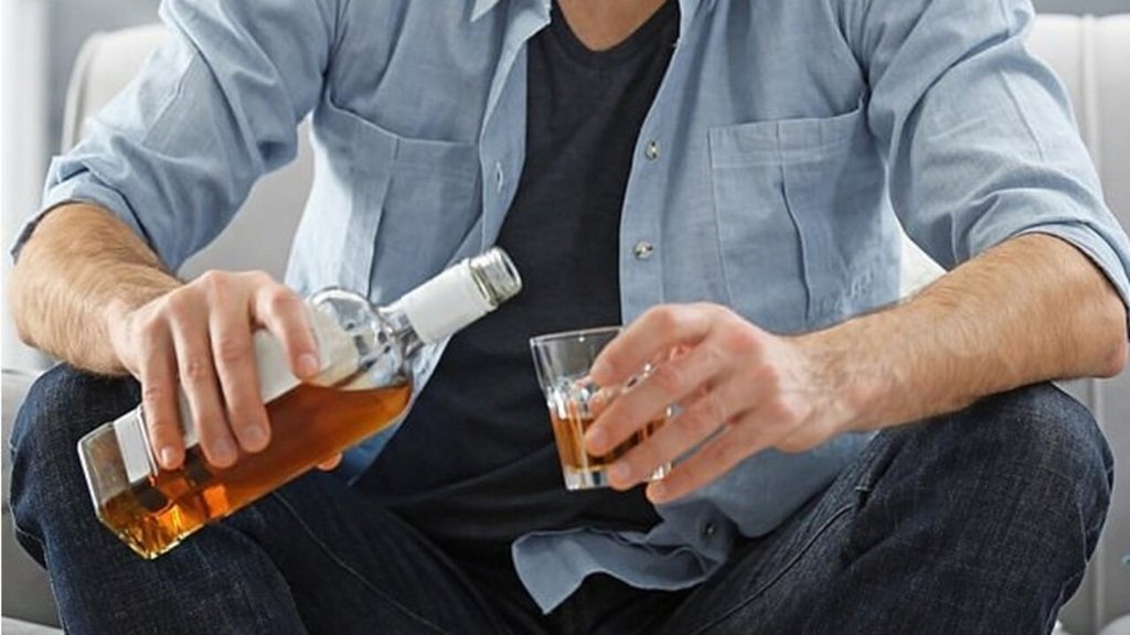 Bareilly: सार्वजनिक स्थानों पर जाम छलकाने वालों पर शिकंजा, पुलिस ने 77 लोगों को पकड़ा