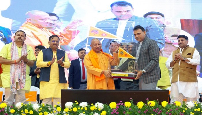 हमारे जीवन के सर्वांगीण विकास का माध्यम हैं खेल: CM Yogi