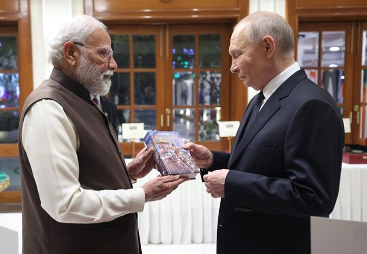 Putin in India: पीएम मोदी ने पुतिन को श्रीमद्भगवद्गीता गिफ्ट की, कही बड़ी बात