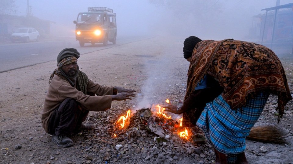 Weather Update: ठंड ने बढ़ाई आफत, जारी हुई चेतावनी, जानें कैसा रहेगा मौसम