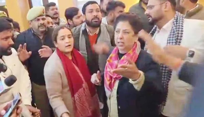 अपर्णा यादव के समर्थकों पर नहीं दर्ज हुई FIR, KGMU के डॉक्टर्स ने दिया 24 घंटे का अल्टीमेटम