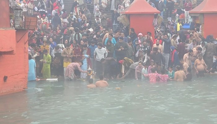 मकर संक्रांति स्नान पर्व से पहले ही माघ मेले में पहुंचे 25 लाख श्रद्धालु, कल होगा संगम स्‍नान 