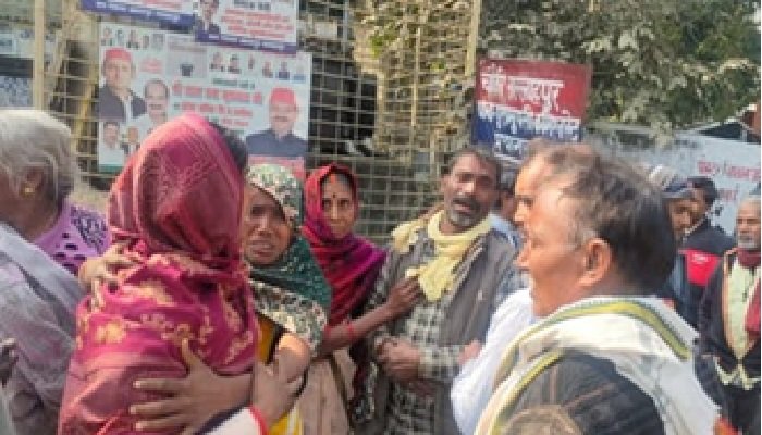 प्रयागराज: तालाब में डूबने से एक युवक समेत चार बच्चों की मौत, मचा कोहराम