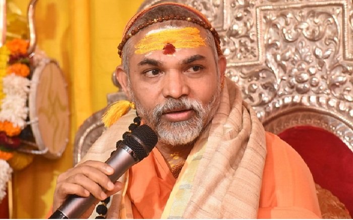 सुप्रीम कोर्ट के कंधे पर बंदूक मत रखो, इस तरह कब तक बच पाओगे: अविमुक्तेश्वरानंद