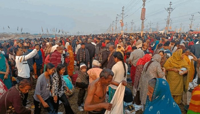 प्रयागराज में त्रिवेणी पर उमड़ी भारी भीड़, 1.40 करोड़ श्रद्धालुओं ने लगाई डुबकी