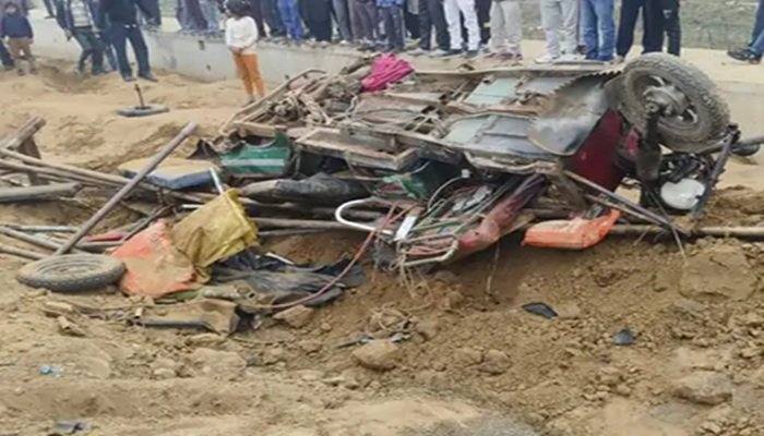 बरेली में नल लगाने जा रहे चार मिस्त्रियों को ट्रक ने कुचला, दो की मौके पर मौत
