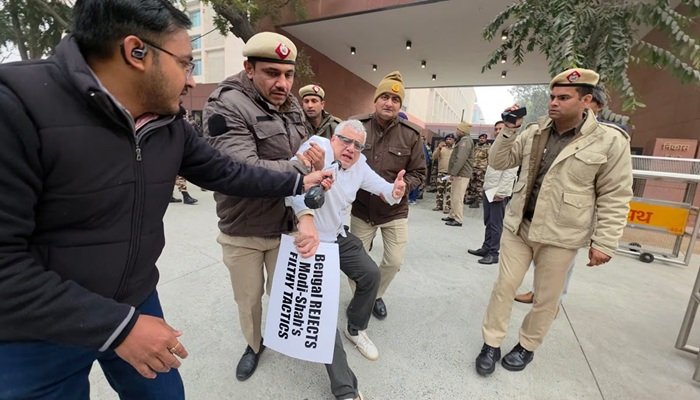 ईडी की रेड के खिलाफ दिल्ली में TMC का प्रदर्शन, आठ सांसद हिरासत में; आज ममता का भी मार्च