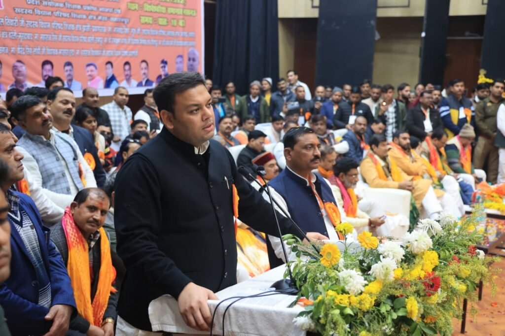 UP News: स्थानीय क्षेत्र में होगी शिक्षामित्र की तैनाती