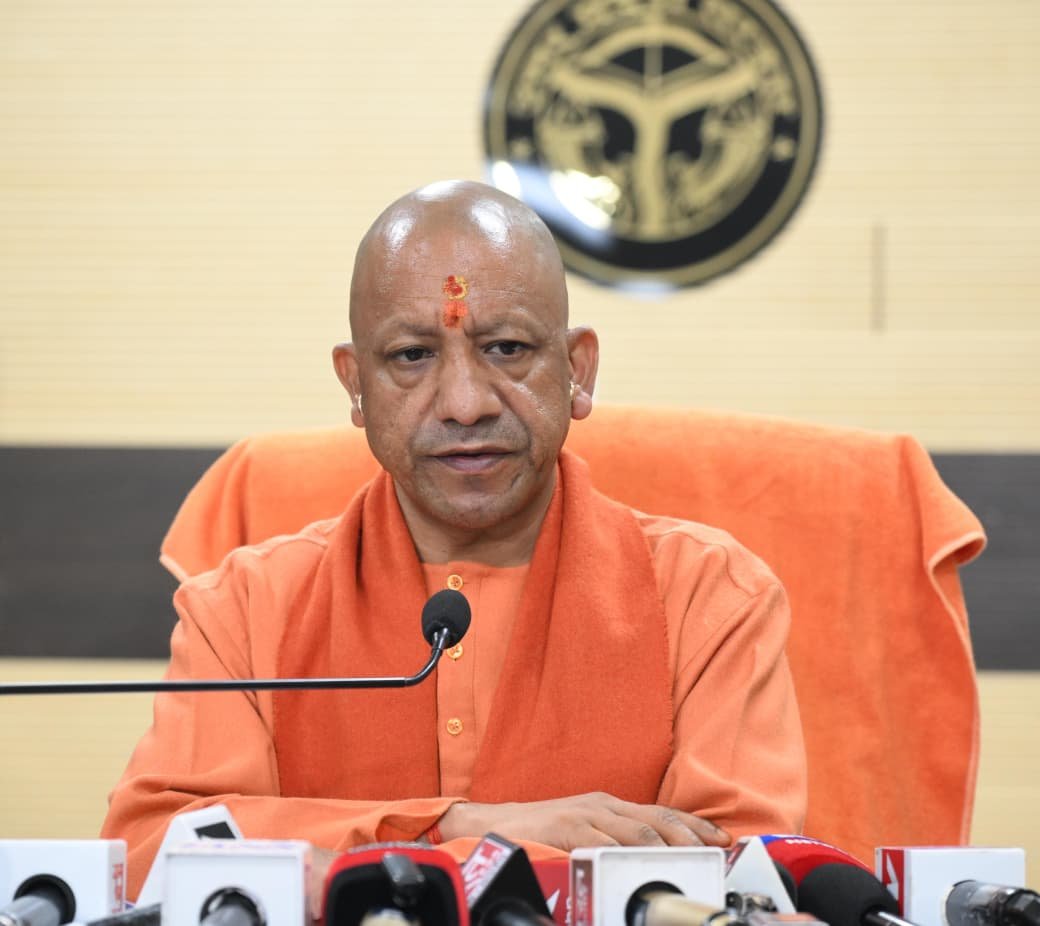 वाराणसी में बोले CM Yogi- मंदिरों को तोड़ने का सफेद झूठ फैला रही है कांग्रेस