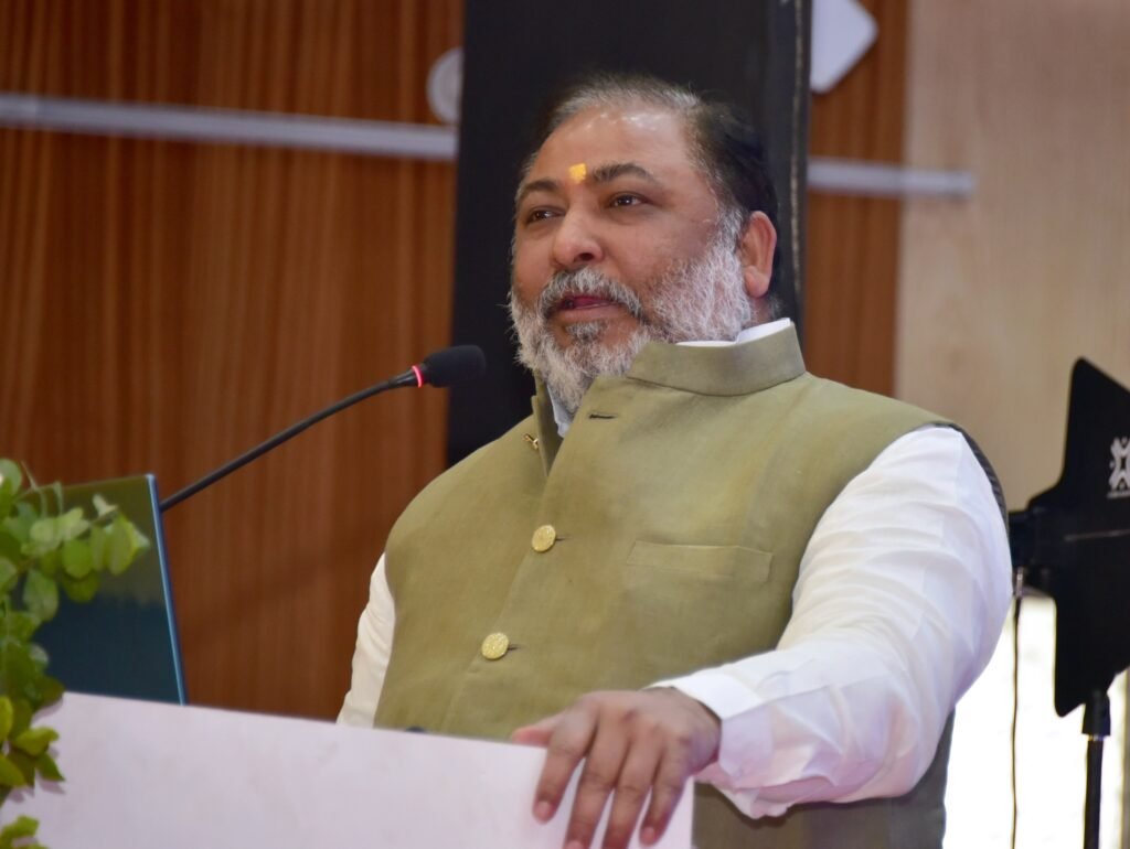 एक्सप्रेसवे पर ट्रामा सेंटर बनाने का किया जा रहा विचार: परिवहन मंत्री