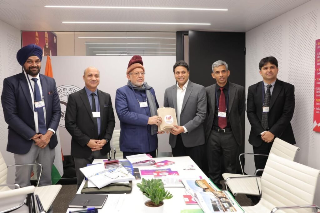 WEF: दावोस में ‘टीम योगी’ का वैश्विक निवेशकों से संवाद