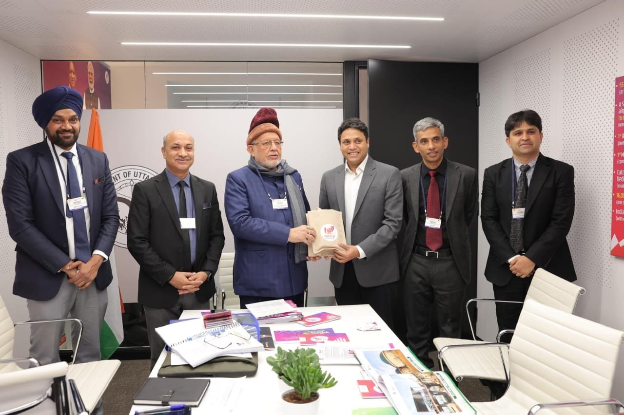 WEF: दावोस में ‘टीम योगी’ का वैश्विक निवेशकों से संवाद