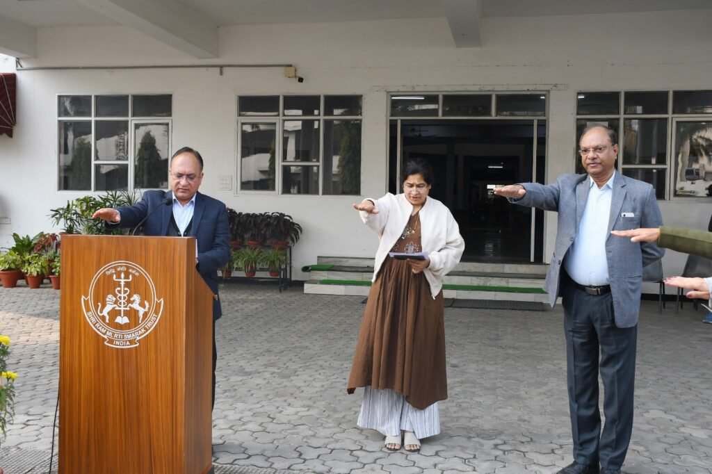 Bareilly: ‘मतदान हमारी नैतिक जिम्मेदारी’, SRMS मेडिकल कॉलेज में दिलाई गई मतदान की शपथ