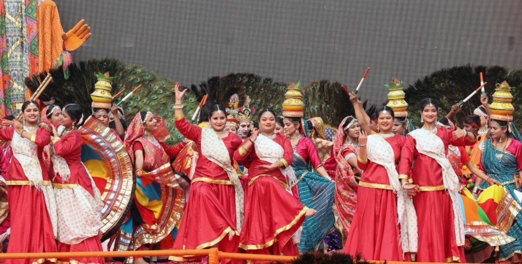 UP Diwas 2026: समापन समारोह में लोक कलाकारों ने बिखेरी माटी की खुशबू