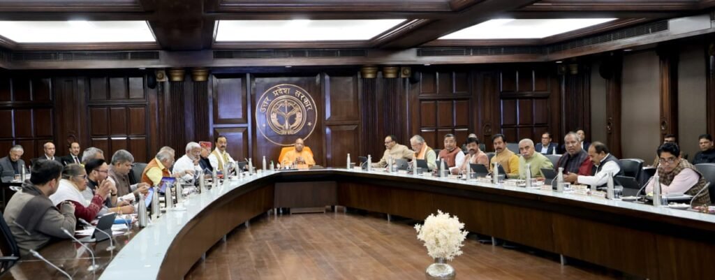 UP Cabinet: शिक्षकों को मिलेगा कैशलेस इलाज, पढ़ें कैबिनेट के अहम फैसले