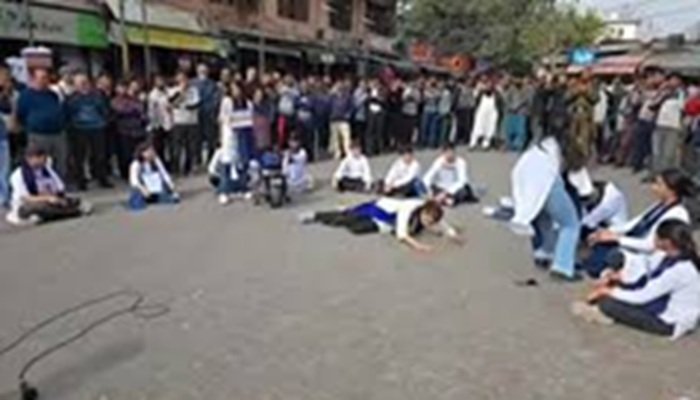 UP Diwas 2026: नुक्कड़ नाटकों से जनता से होगा सीधा संवाद