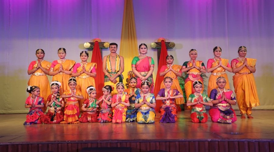 रिद्धिमा में भरतनाट्यम कार्यक्रम श्री शारदा उत्सव का आयोजन