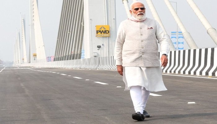 वायुसेना के एयरक्राफ्ट से असम के ELF हाईवे पर उतरे मोदी, ऐसा करने वाले पहले PM; कांग्रेस पर साधा निशाना